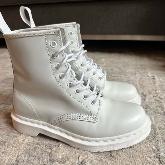 Dr. Martens White 14357
Mono Combat Boots Sz 7
Mens | 8 Womens Sz UK 6
EU 39 - Picture 5 of 10